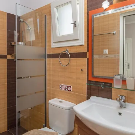 Orama Milos * Adamantas (Milos)